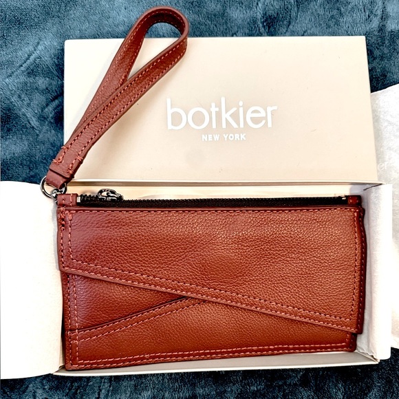 Botkier NY 5pc Bundle Mini Backpack 3 Leather Clutch Wrislets NEW IN BOX & Heels - Picture 12 of 17
